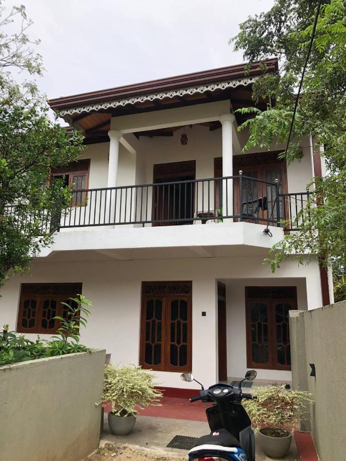 Ceylonia Guest Hotel Weligama Buitenkant foto